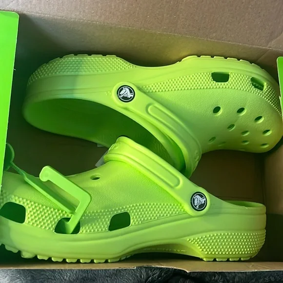 Green crocs never worn. Size 9 in men. Comes with new box Crocs Classic Green Ivy Men Unisex Slip On Casual LifeStyle  main image 2